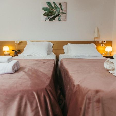 Hotel Christina - Happy Days Karítsa Eksteriør bilde
